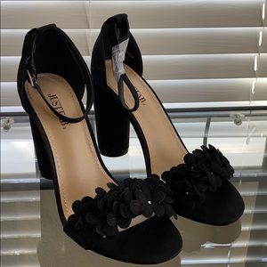 Black 3 inch pumps